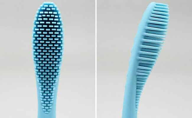 Close up on front and side of Foreo ISSA brush head