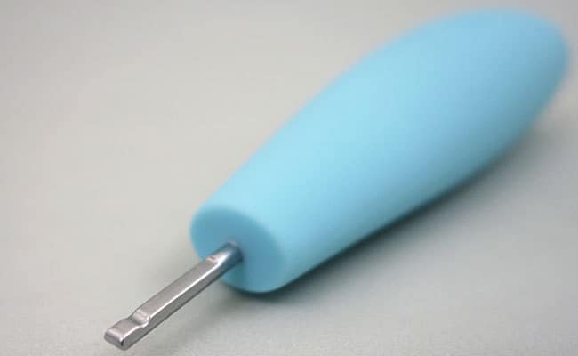 Foreo ISSA Electric toothbrush metal shaft to hold onto brush heads