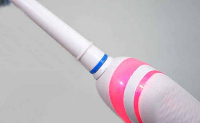Oral-B White 7000 Electric toothbrush pressure sensor indicator flashing red