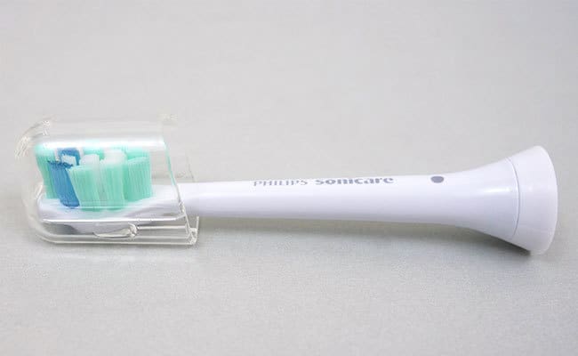 Philips Sonicare 2 Series Plaque Control brush head with plastic protective cover