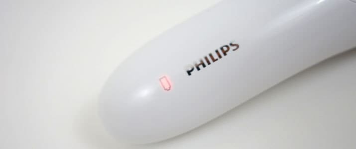 Philips Satinelle Prestige epilator with empty battery indicator flashing red